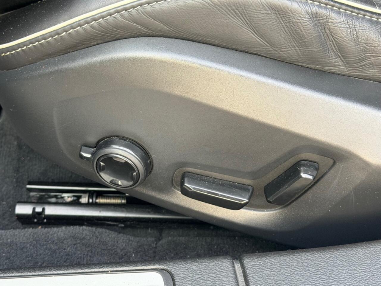 Volvo V60 2.0 T8 TE AWD R-DESIGN Pano Head-up Camera 19 inc HenK