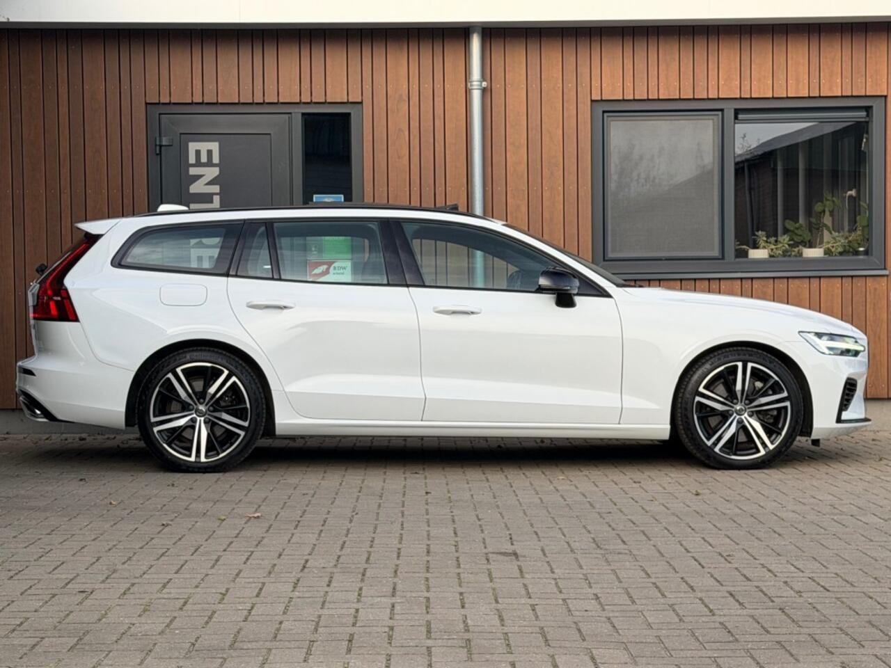 Volvo V60 2.0 T8 TE AWD R-DESIGN Pano Head-up Camera 19 inc HenK