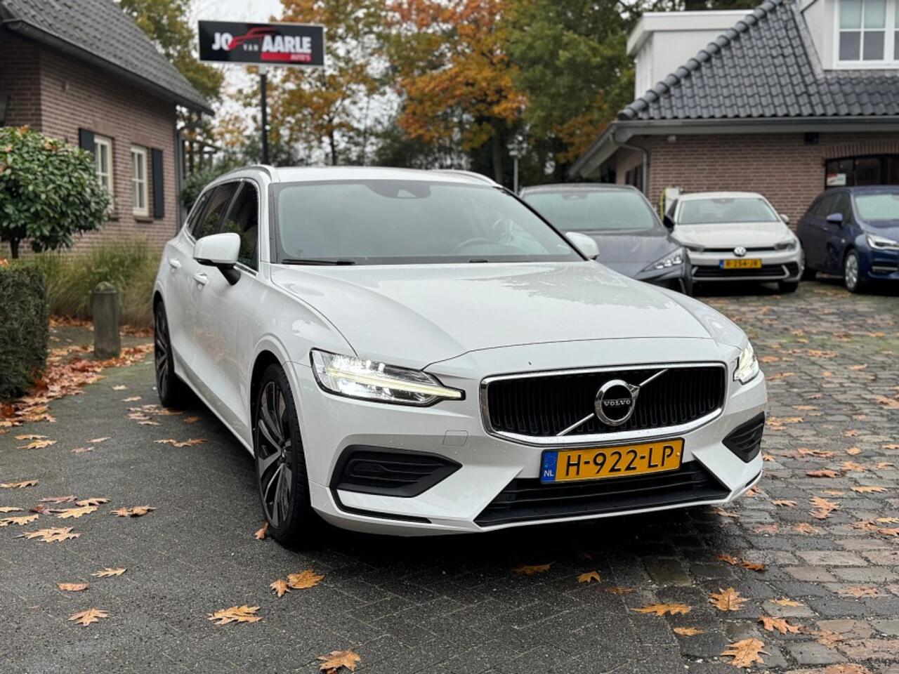 Volvo V60 2.0 T4 211pk autom Momentum Pro ecc,led,navigatie,zwleer,trekhaak