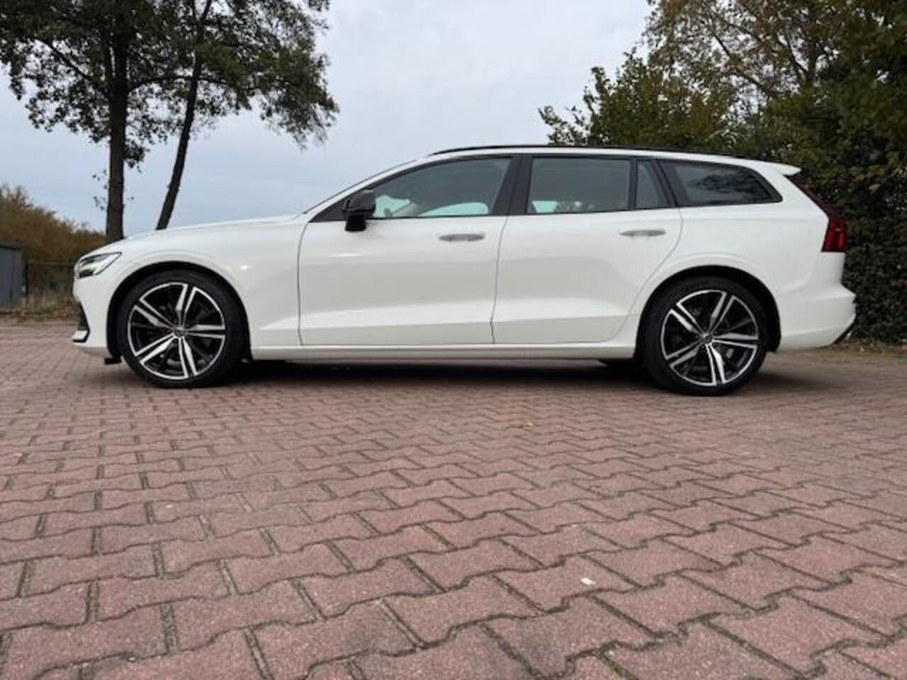 Volvo V60 2.0 B3 163PK MOMENTUM ADV/CAM/ACRUISE/ACARPLAY