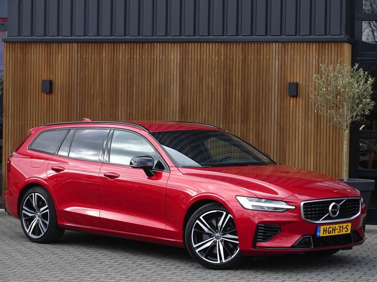 Volvo V60 T8 390PK Twin Engine / AWD / R Design / LED