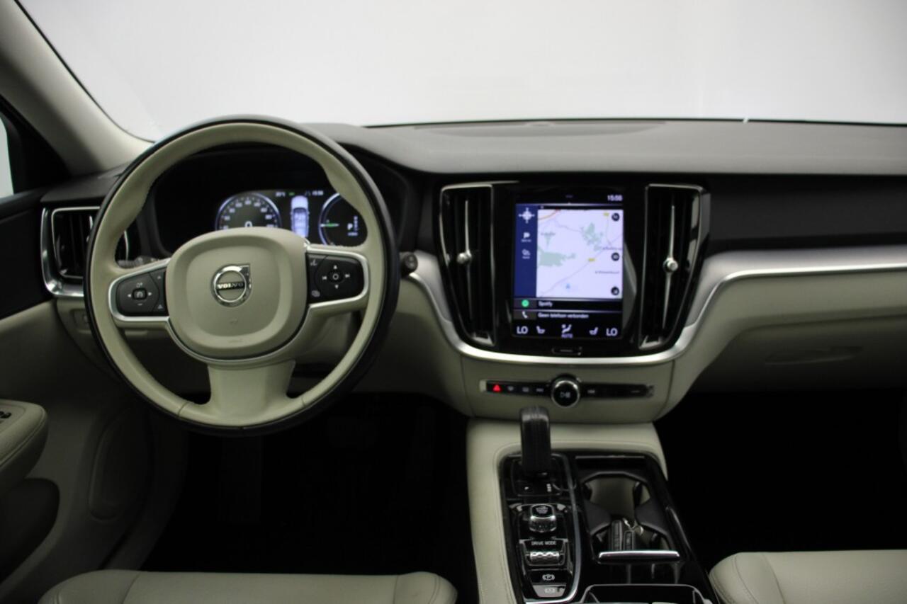 Volvo V60 2.0 T6 PHEV Twin Engine AWD Momentum Pro - Carplay, Leer, Memory, Afn Trekhaak GERESERVEERD!!!