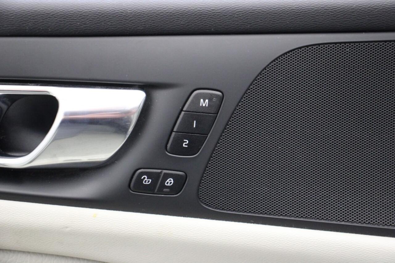 Volvo V60 2.0 T6 PHEV Twin Engine AWD Momentum Pro - Carplay, Leer, Memory, Afn Trekhaak GERESERVEERD!!!