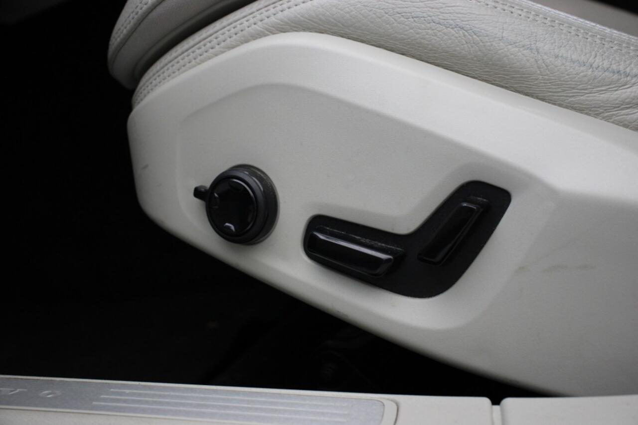 Volvo V60 2.0 T6 PHEV Twin Engine AWD Momentum Pro - Carplay, Leer, Memory, Afn Trekhaak GERESERVEERD!!!