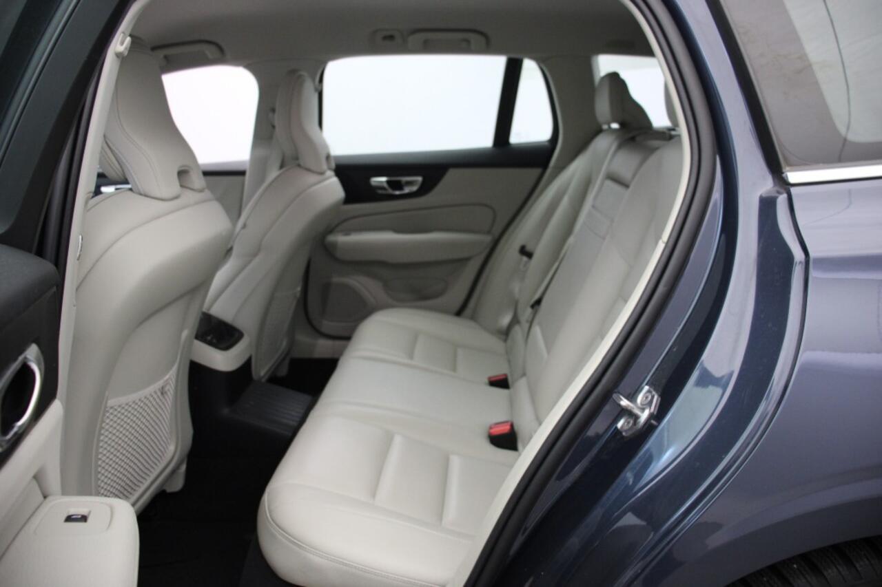 Volvo V60 2.0 T6 PHEV Twin Engine AWD Momentum Pro - Carplay, Leer, Memory, Afn Trekhaak GERESERVEERD!!!