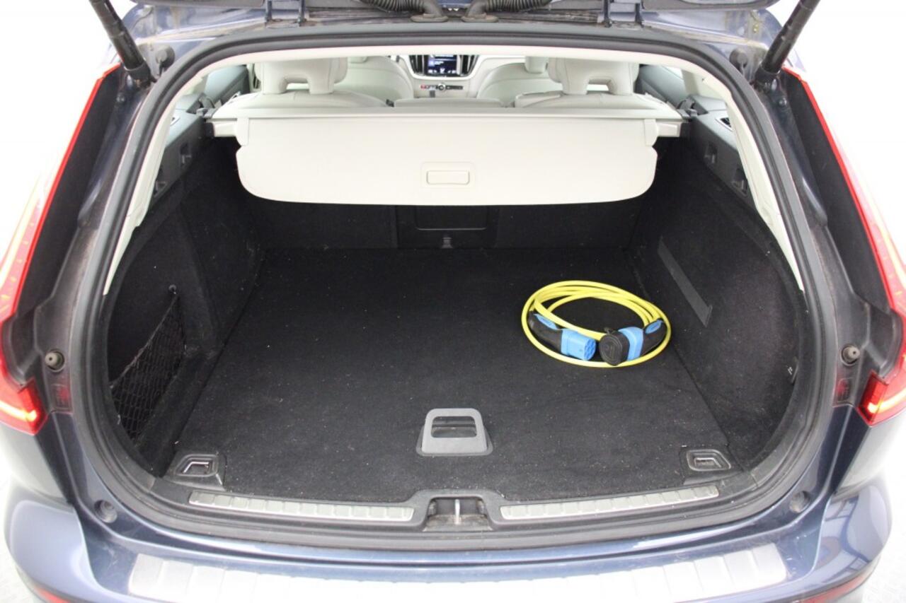 Volvo V60 2.0 T6 PHEV Twin Engine AWD Momentum Pro - Carplay, Leer, Memory, Afn Trekhaak GERESERVEERD!!!