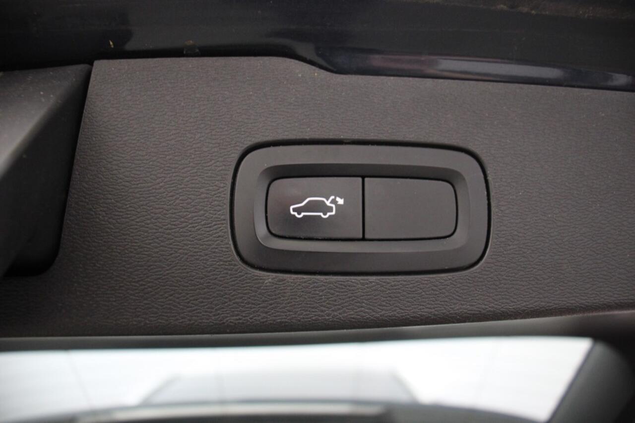 Volvo V60 2.0 T6 PHEV Twin Engine AWD Momentum Pro - Carplay, Leer, Memory, Afn Trekhaak GERESERVEERD!!!