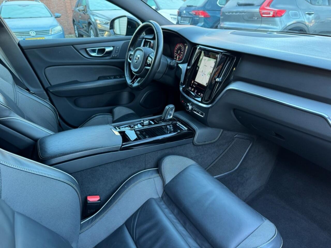 Volvo V60 2.0 T6 Recharge AWD R-Design Camera Leder Memory Pilot Assist Trekhaak