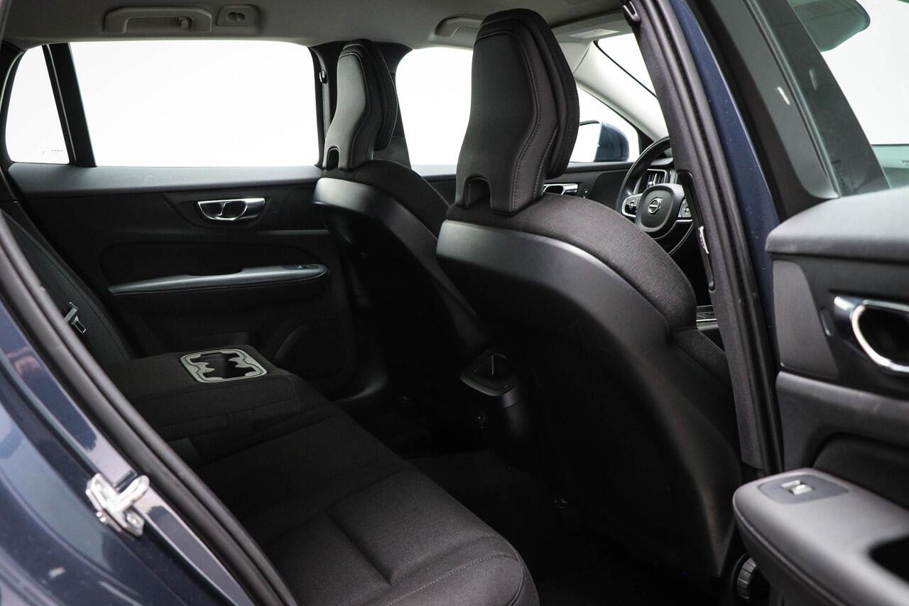 Volvo V60 2.0 B3 Momentum Advantage | CLIMATE / DRIVER ASSISTANCE / PARK ASSIST- PACK | DAB | APPLE | TREKHAAK