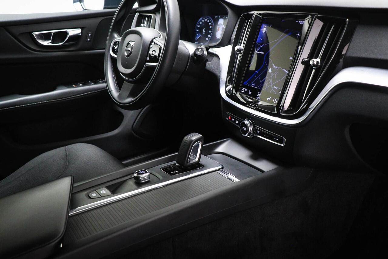 Volvo V60 2.0 B3 Momentum Advantage | CLIMATE / DRIVER ASSISTANCE / PARK ASSIST- PACK | DAB | APPLE | TREKHAAK