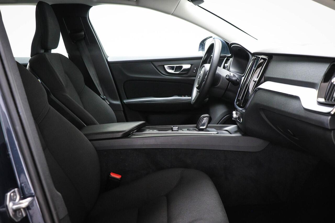 Volvo V60 2.0 B3 Momentum Advantage | CLIMATE / DRIVER ASSISTANCE / PARK ASSIST- PACK | DAB | APPLE | TREKHAAK