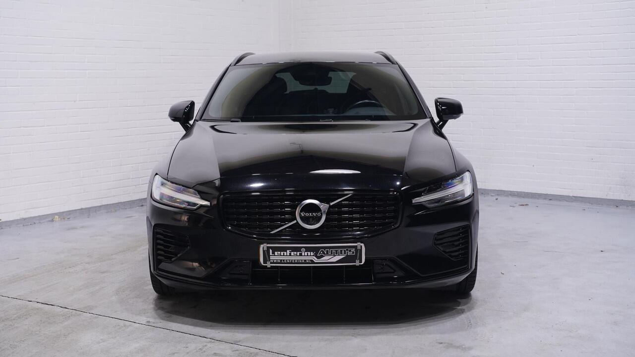 Volvo V60 2.0 T6 Recharge AWD R-Design Black-line private-glas Navigatie electr achterklep afneembare trekhaak LED-verlichting DAB ECC Distronic 360 camera lane-assist PDC achter 19-inch lmv