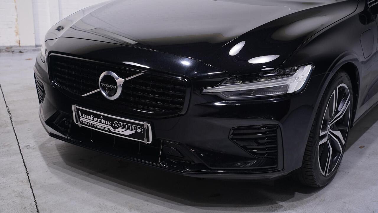 Volvo V60 2.0 T6 Recharge AWD R-Design Black-line private-glas Navigatie electr achterklep afneembare trekhaak LED-verlichting DAB ECC Distronic 360 camera lane-assist PDC achter 19-inch lmv