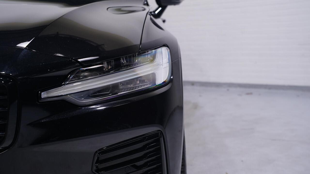 Volvo V60 2.0 T6 Recharge AWD R-Design Black-line private-glas Navigatie electr achterklep afneembare trekhaak LED-verlichting DAB ECC Distronic 360 camera lane-assist PDC achter 19-inch lmv