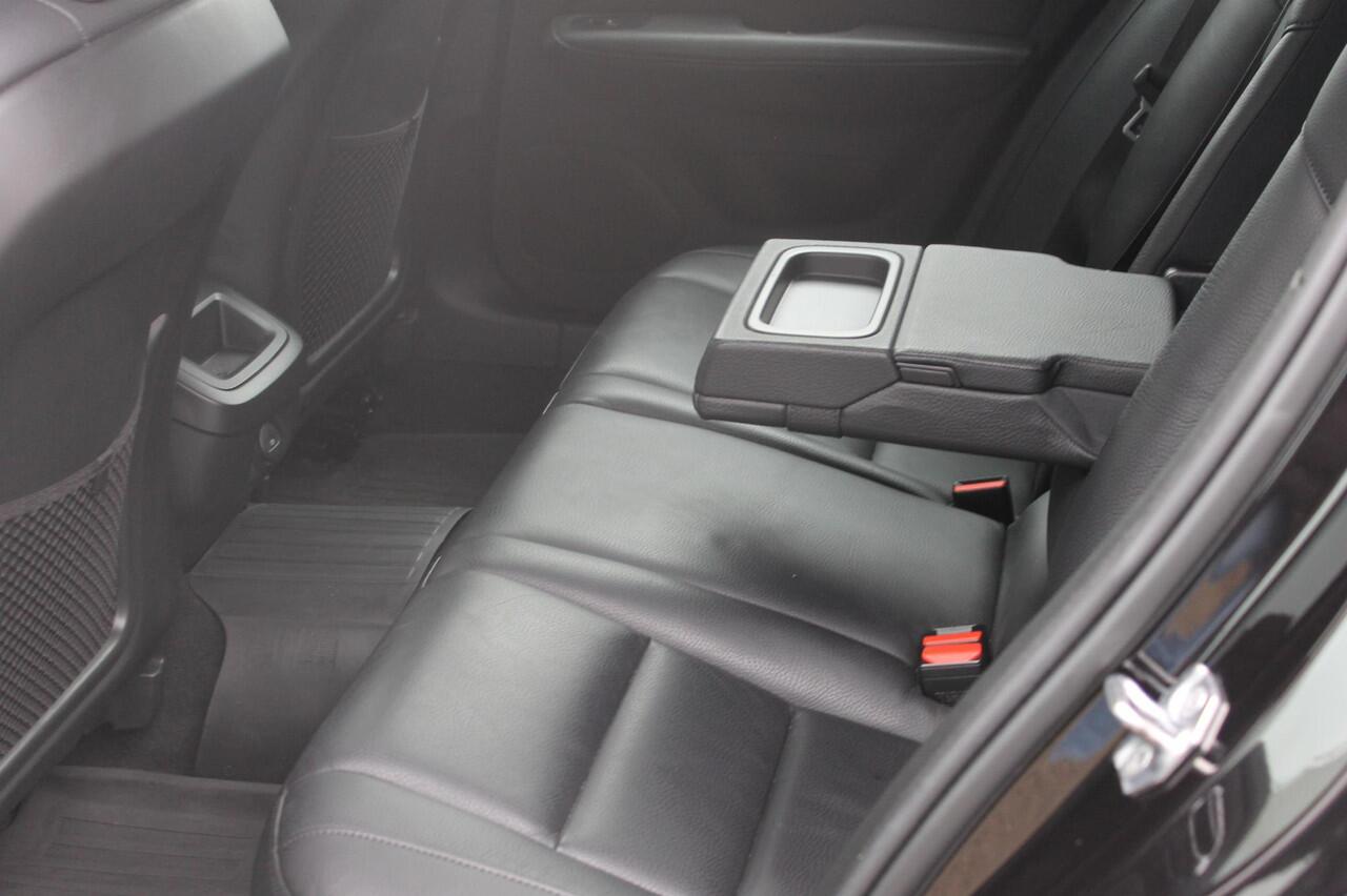 Volvo V60 B3 163PK Automaat Momentum Advantage Lederen bekleding / Apple Carplay / Cruise control / Stoelverwarming / Stuurwielverwarming / lichtmetalen velgen / Road Sign information