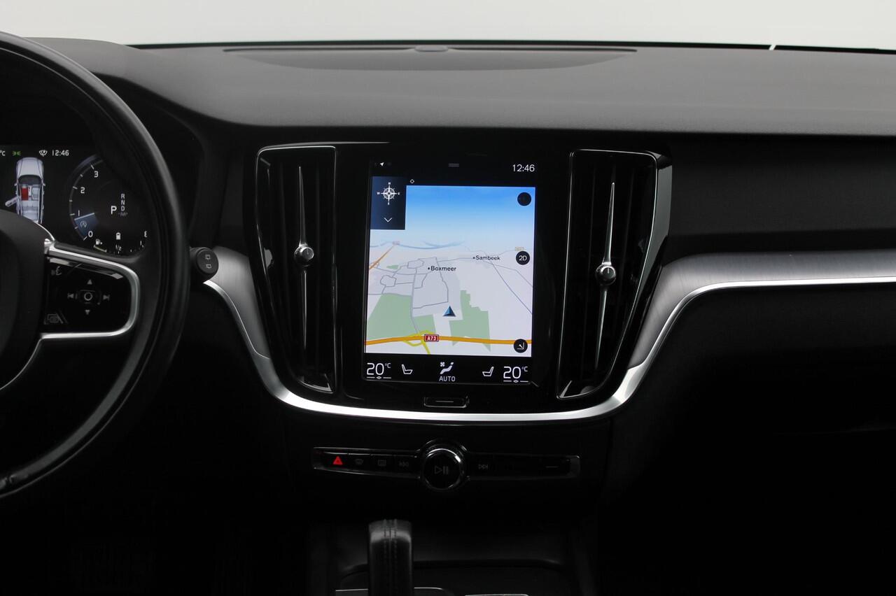 Volvo V60 B3 163PK Automaat Momentum Advantage Lederen bekleding / Apple Carplay / Cruise control / Stoelverwarming / Stuurwielverwarming / lichtmetalen velgen / Road Sign information