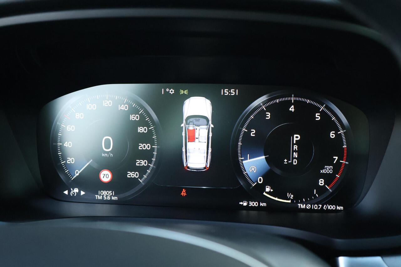 Volvo V60 2.0 T4 Momentum Pro | Adaptieve Cruise Control | Standkachel | Trekhaak | Stoel- en stuurverwarming | Actieve LED koplampen | Lederen bekleding | Achterbankverwarming | Dode hoek detectie BLIS |