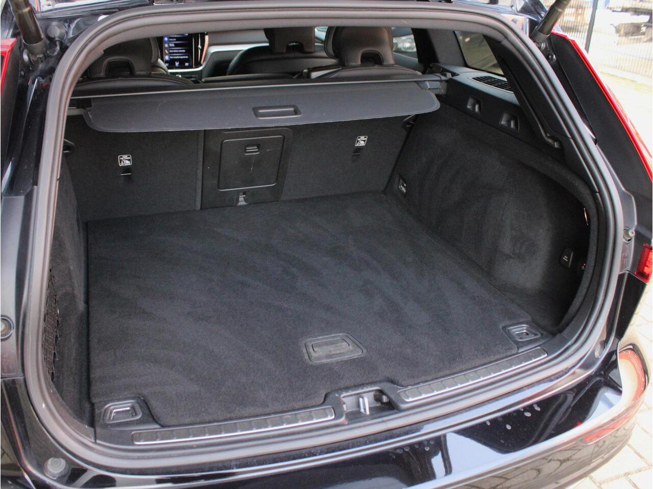 Volvo V60 2.0 B3 R-Design Automaat Elektrisch Verstelbare Stoelen, Lederen Bekleding, Elektrische Achterklep, Cruise & Climate Control