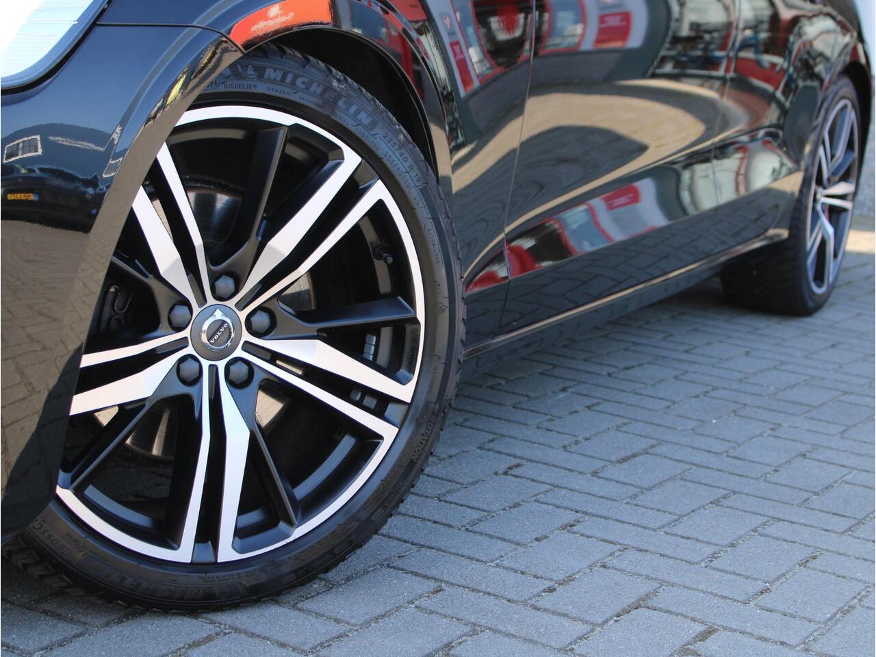 Volvo V60 2.0 B3 R-Design Automaat Elektrisch Verstelbare Stoelen, Lederen Bekleding, Elektrische Achterklep, Cruise & Climate Control