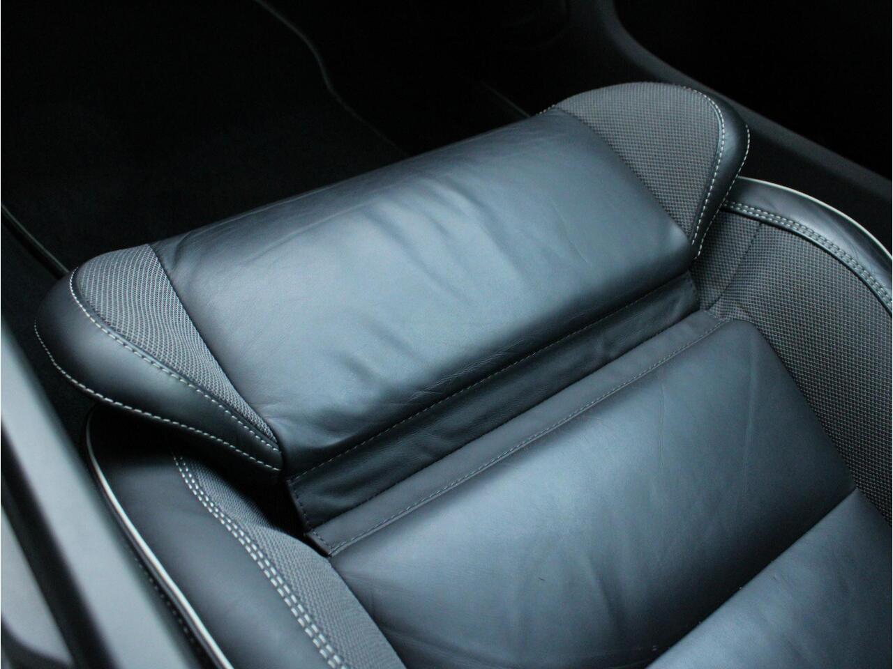 Volvo V60 2.0 B3 R-Design Automaat Elektrisch Verstelbare Stoelen, Lederen Bekleding, Elektrische Achterklep, Cruise & Climate Control