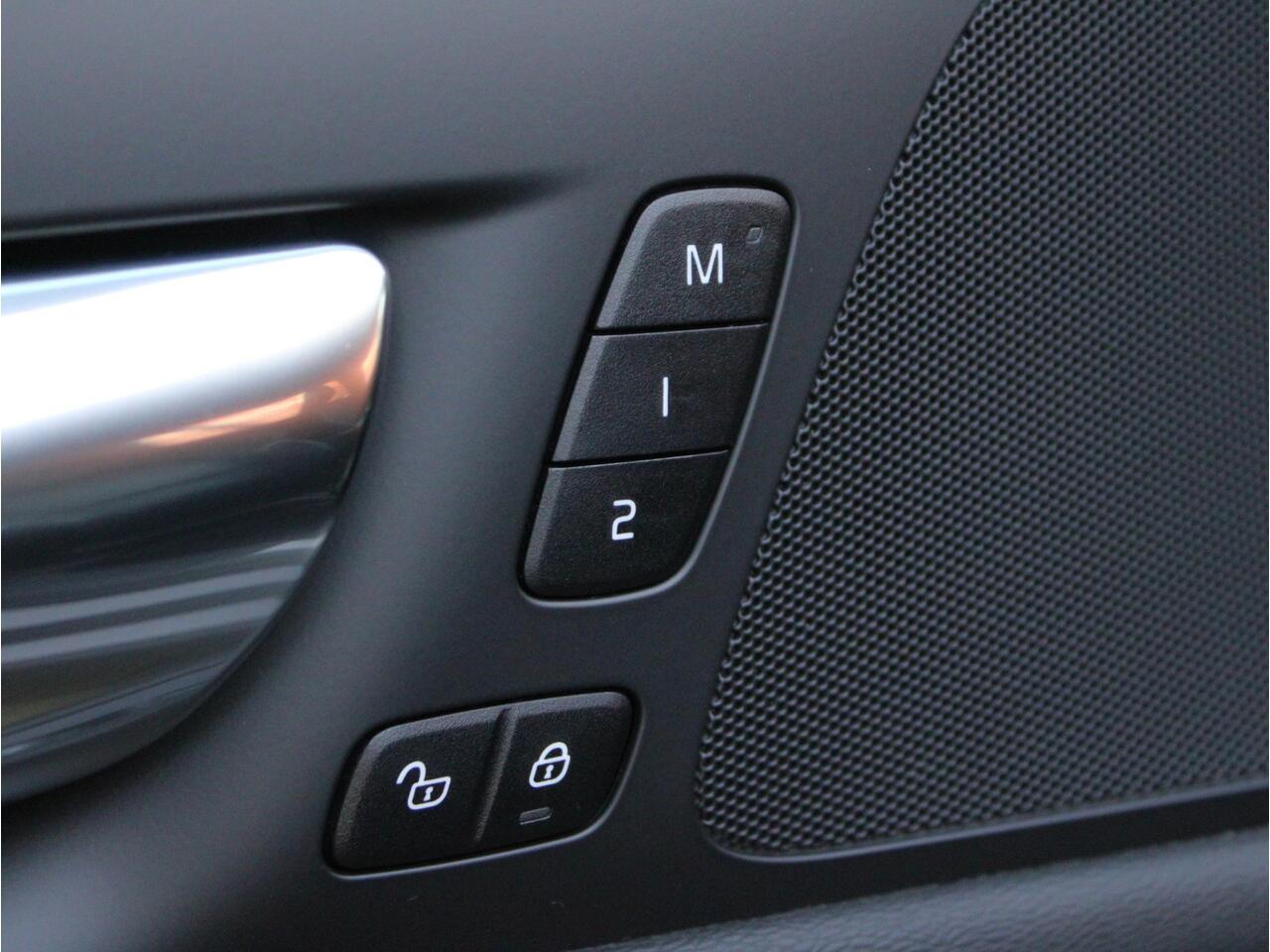 Volvo V60 2.0 B3 R-Design Automaat Elektrisch Verstelbare Stoelen, Lederen Bekleding, Elektrische Achterklep, Cruise & Climate Control