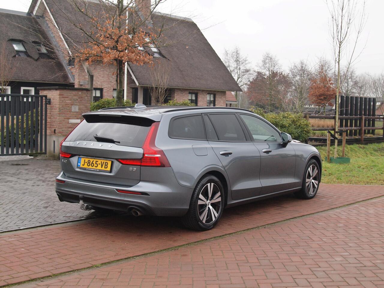 Volvo V60 2.0 B3 Momentum Advantage | Camera | Trekhaak | Apple Carplay | Cruise Control |
