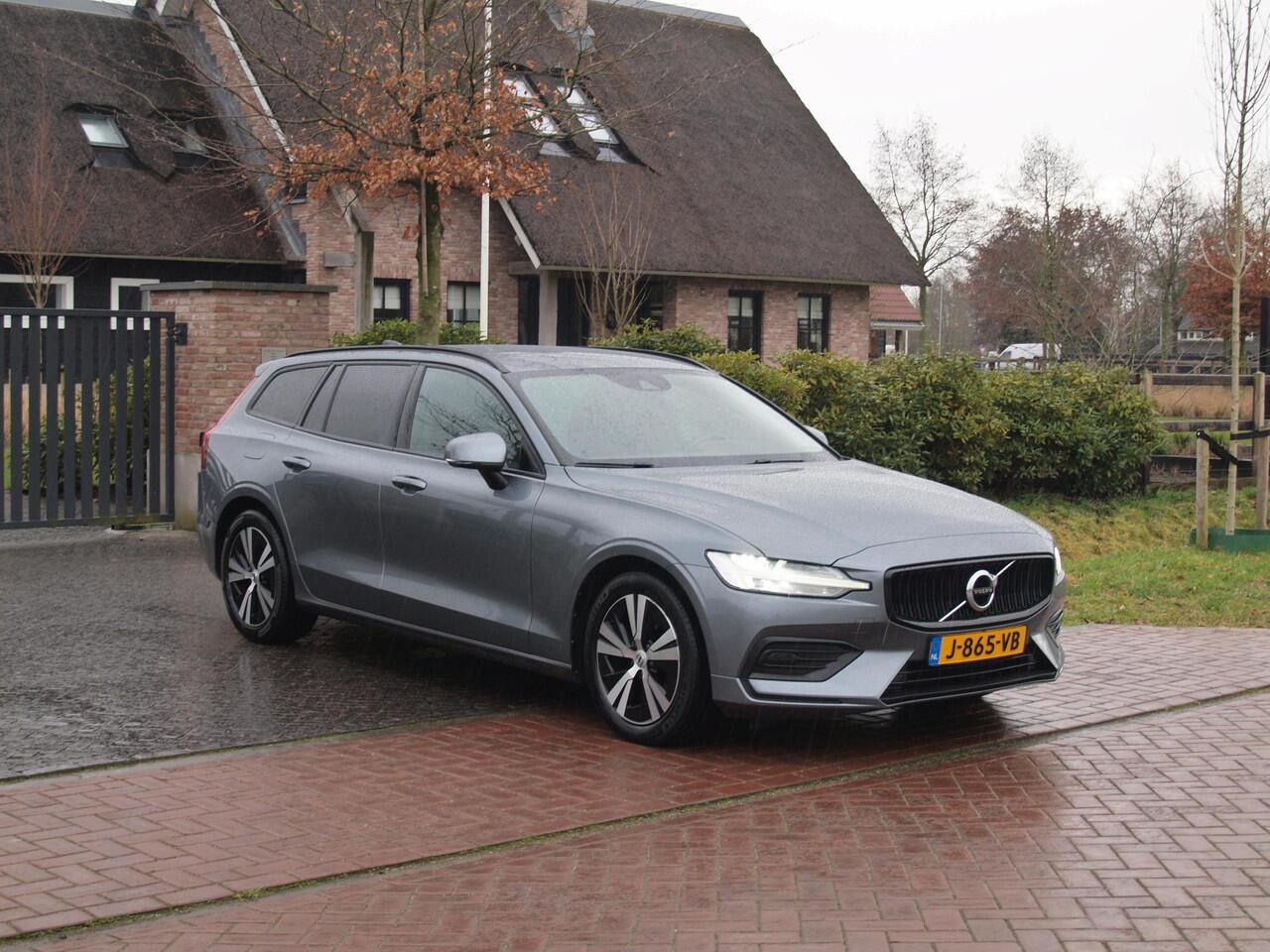 Volvo V60 2.0 B3 Momentum Advantage | Camera | Trekhaak | Apple Carplay | Cruise Control |