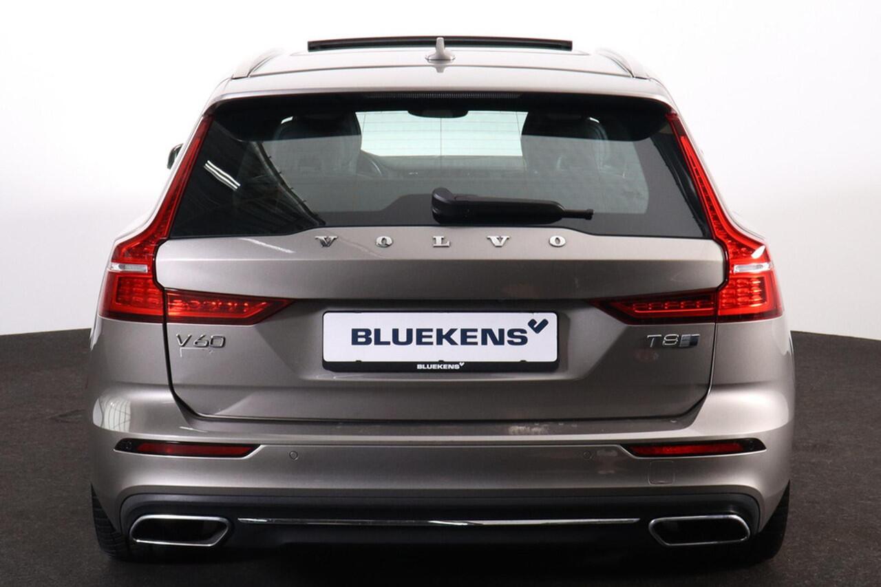 Volvo V60 T8 Recharge AWD Inscription - Panorama/schuifdak - IntelliSafe Assist & Surround - Harman/Kardon audio - Parkeercamera achter - Verwarmde voorstoelen - Parkeersensoren voor & achter - Elektr. bedienb. voorstoelen met geheugen - Head up display - Apple Car