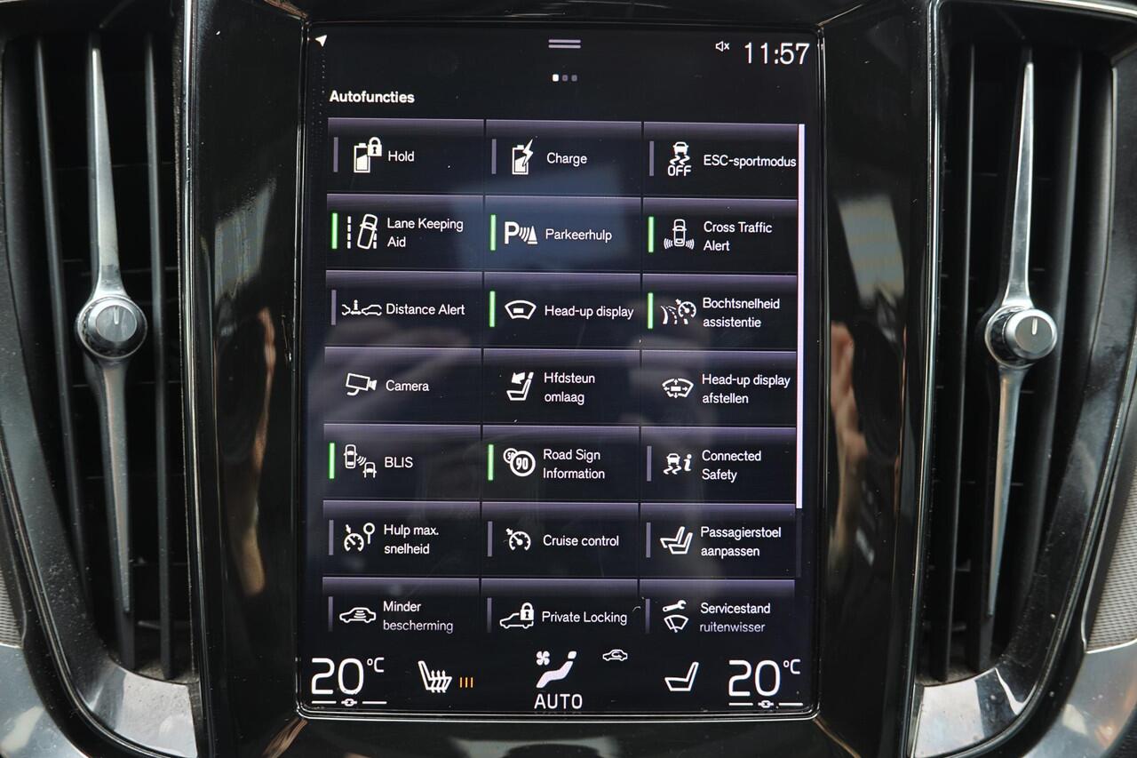 Volvo V60 T8 Recharge AWD Inscription - Panorama/schuifdak - IntelliSafe Assist & Surround - Harman/Kardon audio - Parkeercamera achter - Verwarmde voorstoelen - Parkeersensoren voor & achter - Elektr. bedienb. voorstoelen met geheugen - Head up display - Apple Car