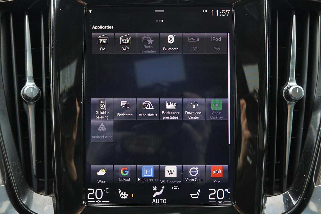 Volvo V60 T8 Recharge AWD Inscription - Panorama/schuifdak - IntelliSafe Assist & Surround - Harman/Kardon audio - Parkeercamera achter - Verwarmde voorstoelen - Parkeersensoren voor & achter - Elektr. bedienb. voorstoelen met geheugen - Head up display - Apple Car