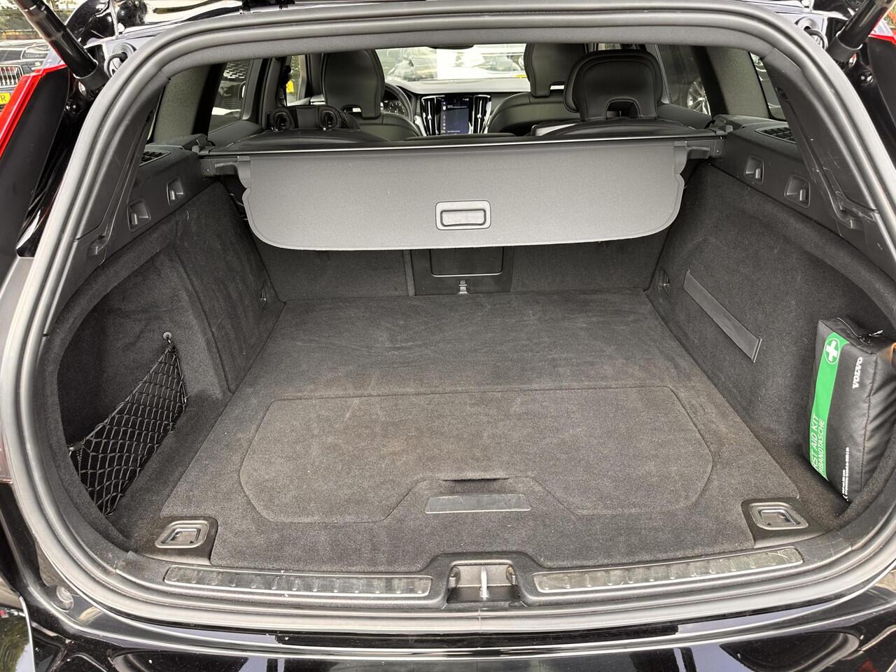 Volvo V60 2.0 T8 Twin Engine AWD R-Design | Pano | 360 Cam | H&K | Luxury Line | HUD | occasion