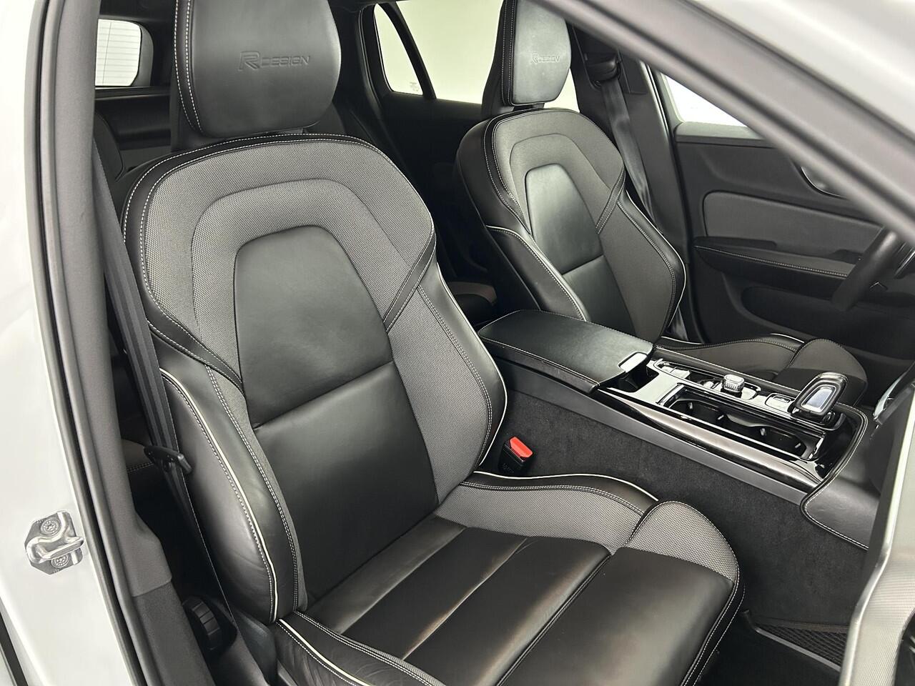 Volvo V60 2.0 T8 390pk Twin Engine AWD R-Design Trekhaak Camera harman/kardon Stoelverwarming Navigatie