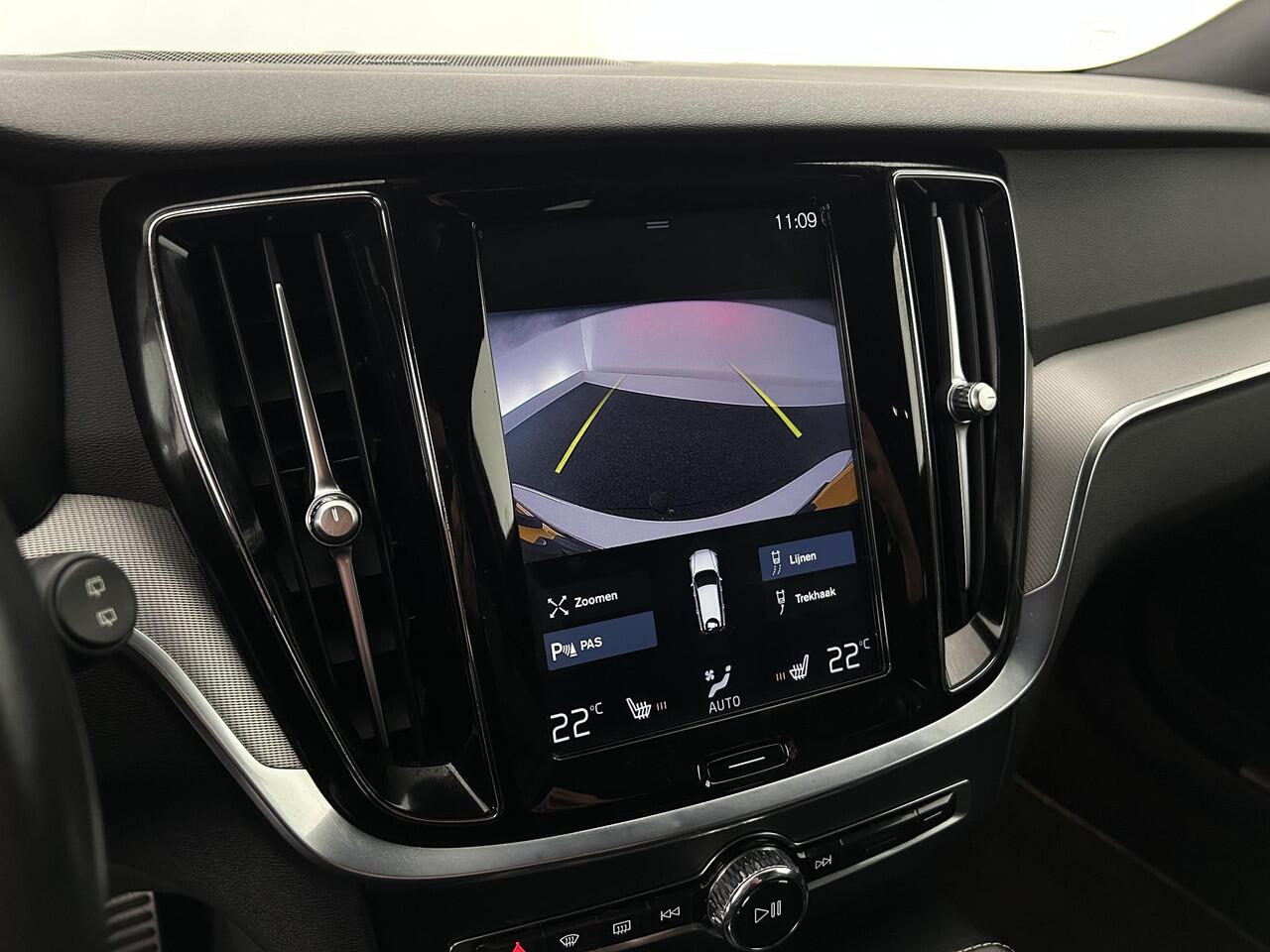 Volvo V60 2.0 T8 390pk Twin Engine AWD R-Design Trekhaak Camera harman/kardon Stoelverwarming Navigatie