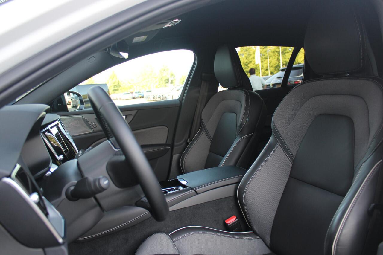 Volvo V60 2.0 T6 RECHARGE 340PK AWD R-DESIGN **NIEUW STAAT ** | ELEKTRISCH BEDIENBARE VOORSTOELEN MET GEHEUGEN OP BESTUURDERSSTOEL | 18" 5-Y SPAAKS MATT BLACK / DIAMOND CUT R-DESIGN WIELEN | HIGH PERFORMANCE SOUND HARMAN KARDON | ADAPTIVE CRUISE CONTROL | ACHTERUI