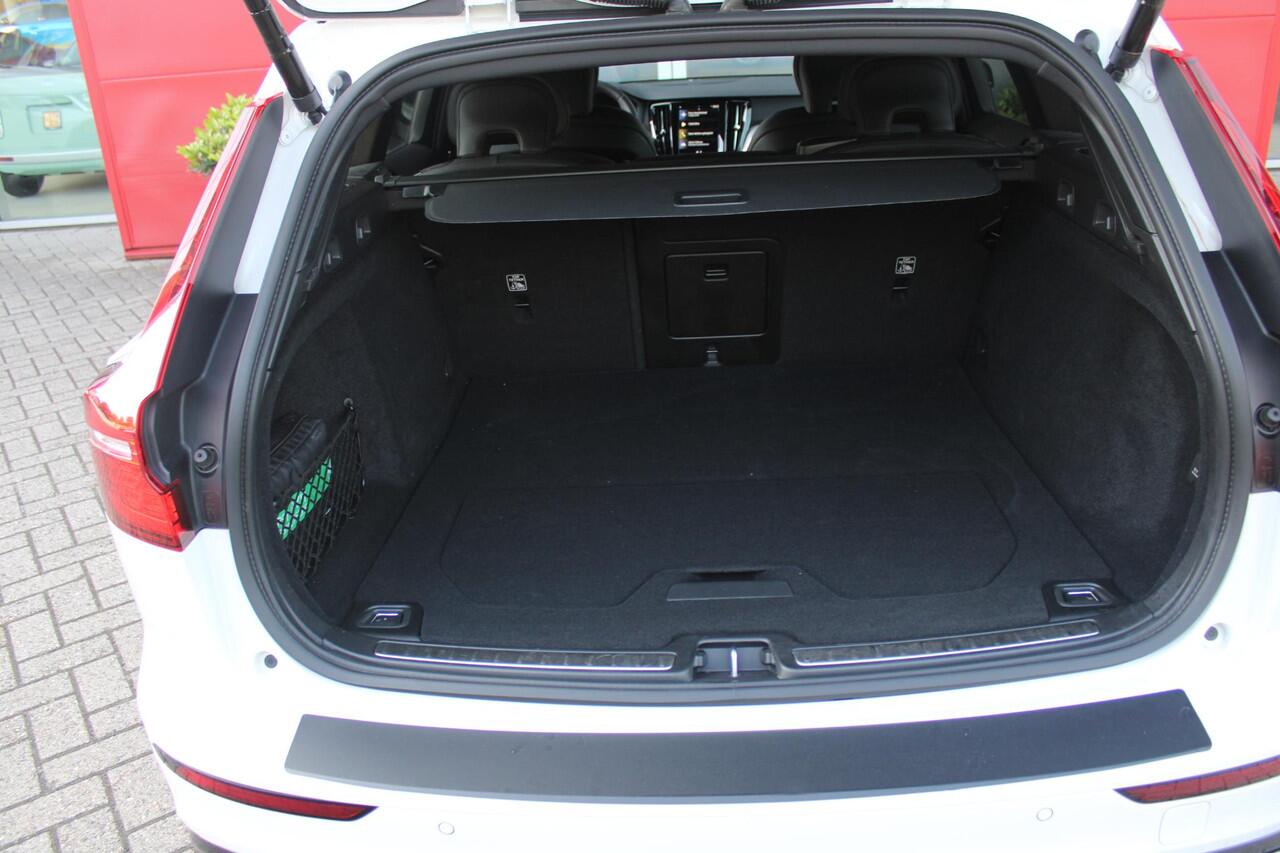 Volvo V60 2.0 T6 RECHARGE 340PK AWD R-DESIGN **NIEUW STAAT ** | ELEKTRISCH BEDIENBARE VOORSTOELEN MET GEHEUGEN OP BESTUURDERSSTOEL | 18" 5-Y SPAAKS MATT BLACK / DIAMOND CUT R-DESIGN WIELEN | HIGH PERFORMANCE SOUND HARMAN KARDON | ADAPTIVE CRUISE CONTROL | ACHTERUI