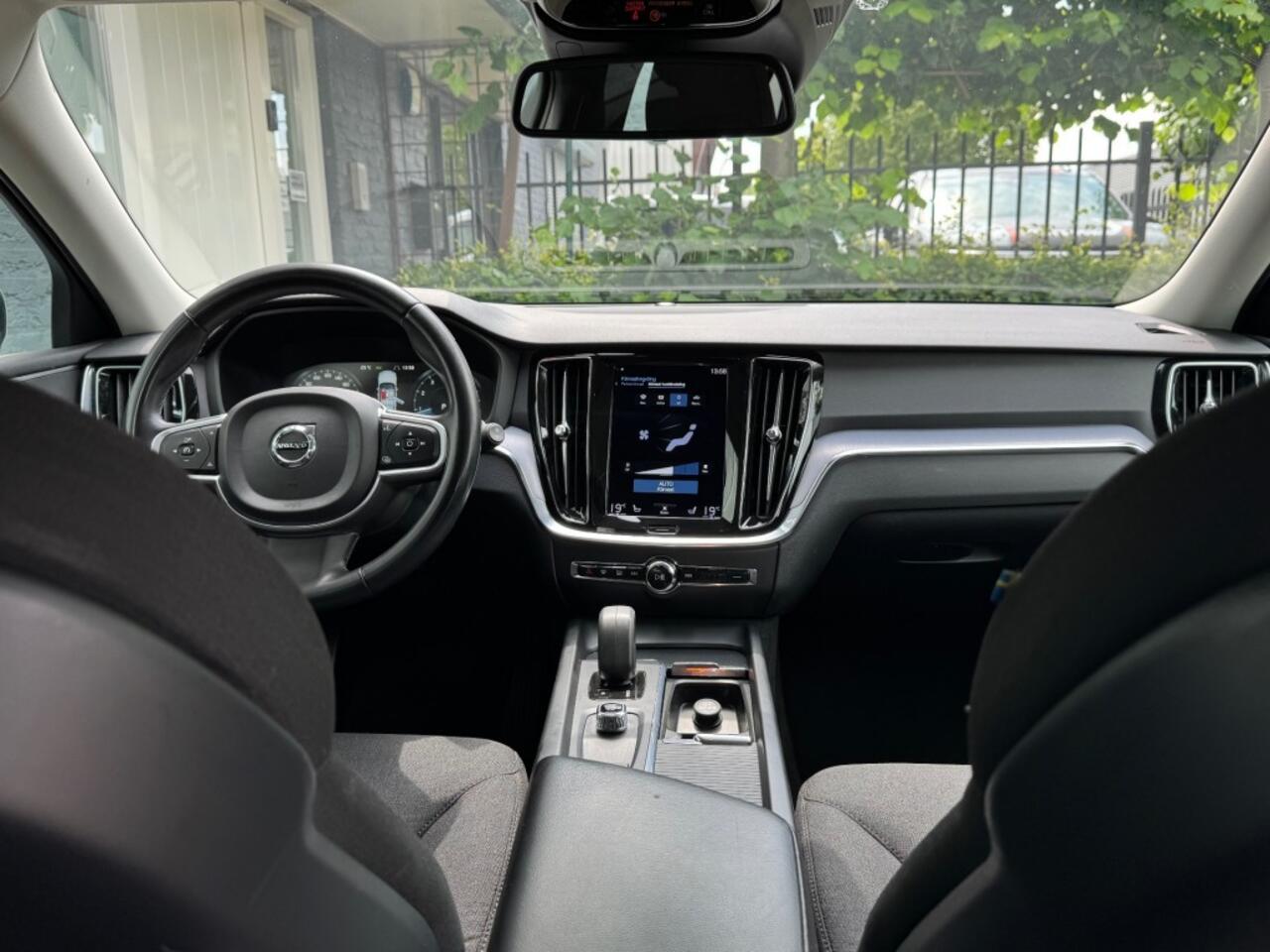 Volvo V60 2.0 B3 Autom.Momentum Advantage + Camera + Stuurverw. + Lmv 10/2021!