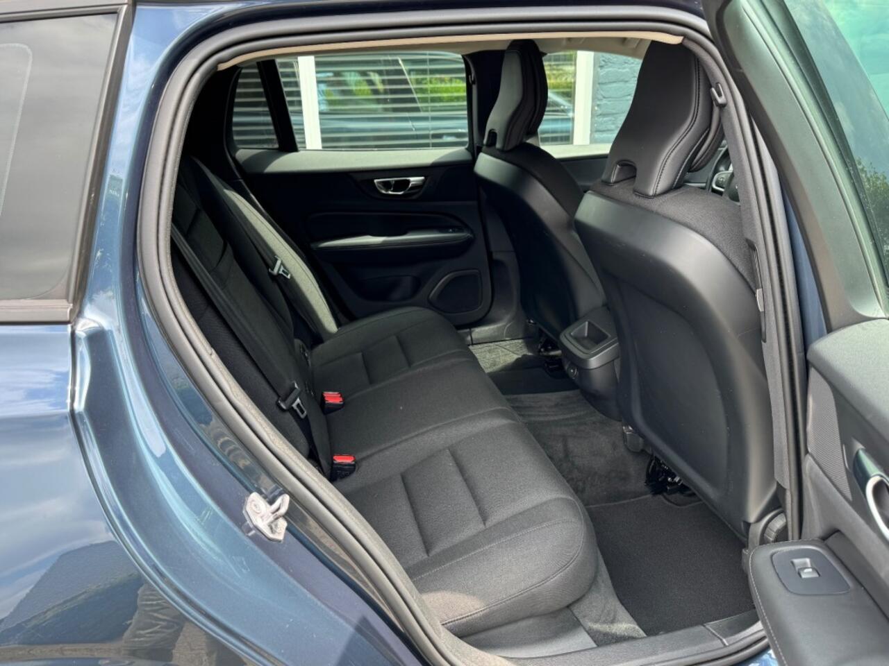 Volvo V60 2.0 B3 Autom.Momentum Advantage + Camera + Stuurverw. + Lmv 10/2021!