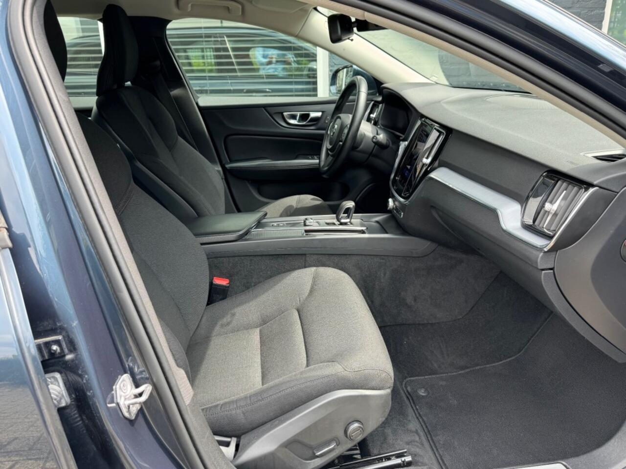 Volvo V60 2.0 B3 Autom.Momentum Advantage + Camera + Stuurverw. + Lmv 10/2021!