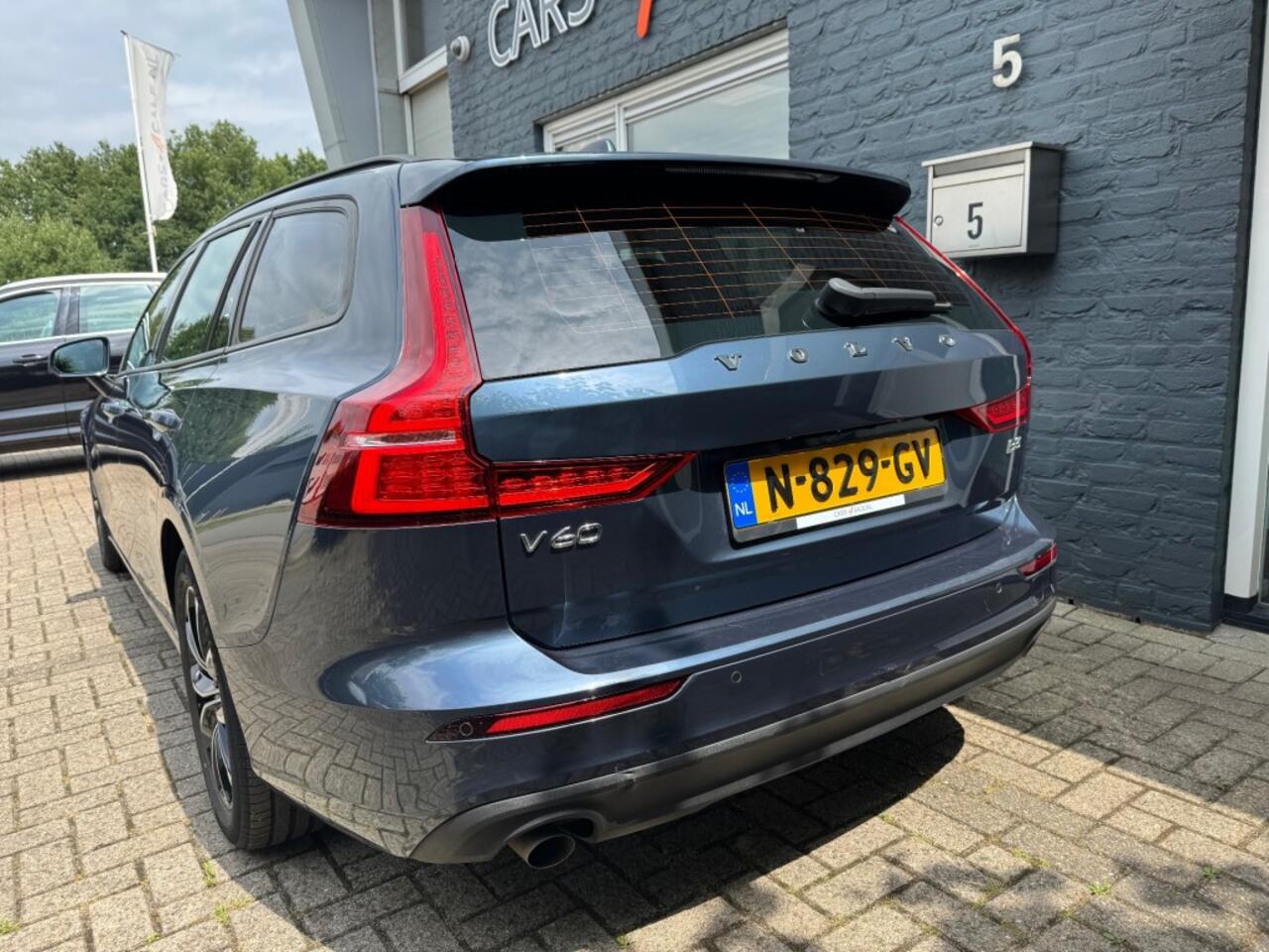 Volvo V60 2.0 B3 Autom.Momentum Advantage + Camera + Stuurverw. + Lmv 10/2021!