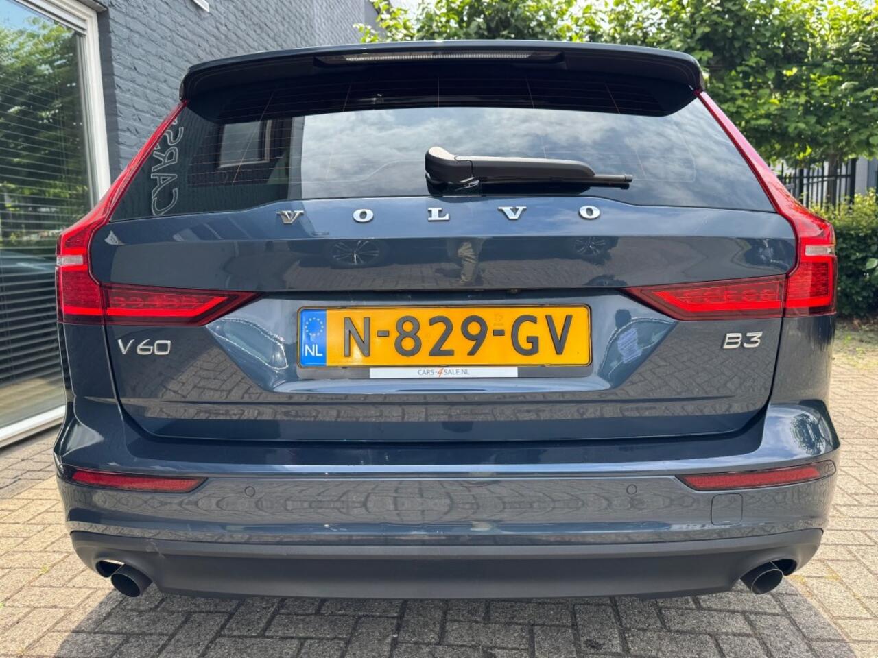 Volvo V60 2.0 B3 Autom.Momentum Advantage + Camera + Stuurverw. + Lmv 10/2021!