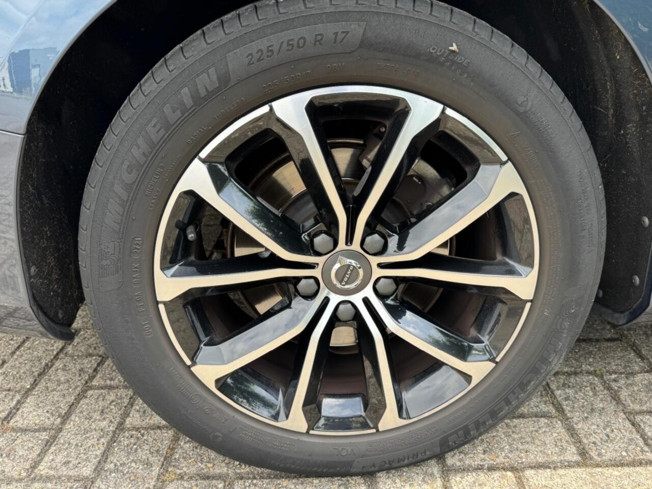 Volvo V60 2.0 B3 Autom.Momentum Advantage + Camera + Stuurverw. + Lmv 10/2021!