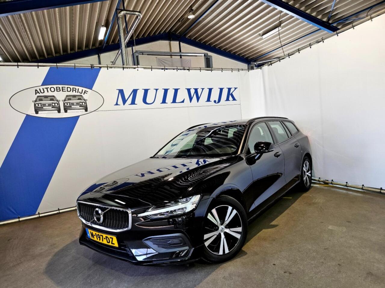 Volvo V60 2.0 B3 Momentum Advantage / CarPlay / Navi / NL Auto