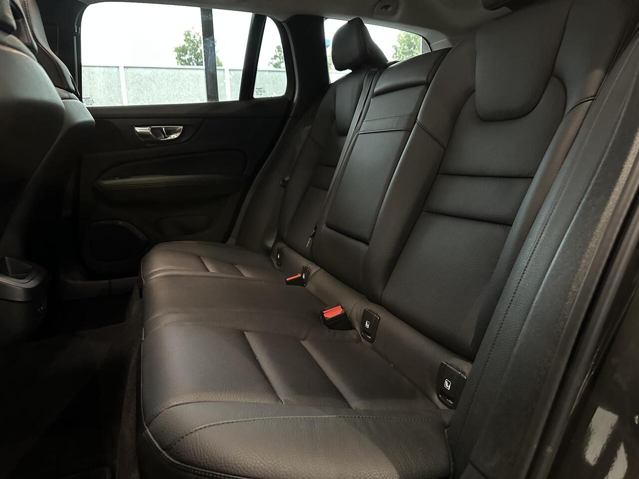 Volvo V60 2.0 B3 Inscription | AUTOMAAT | TREKHAAK | ELEKTRISCH GLAZEN PANORAMADAK | LEDEREN BEKLEDING | COMPLETE AUTO!