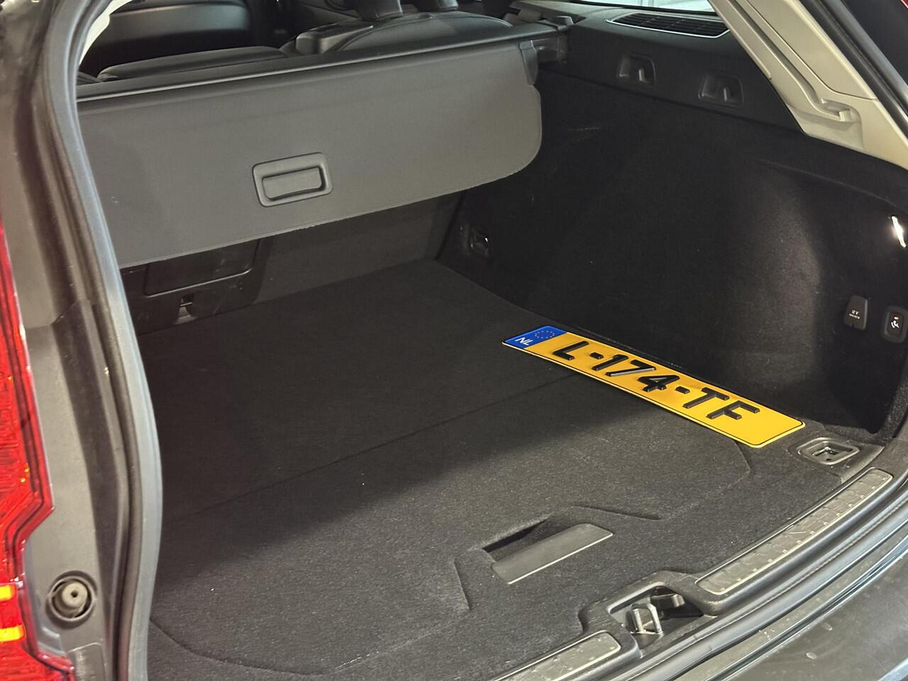 Volvo V60 2.0 B3 Inscription | AUTOMAAT | TREKHAAK | ELEKTRISCH GLAZEN PANORAMADAK | LEDEREN BEKLEDING | COMPLETE AUTO!