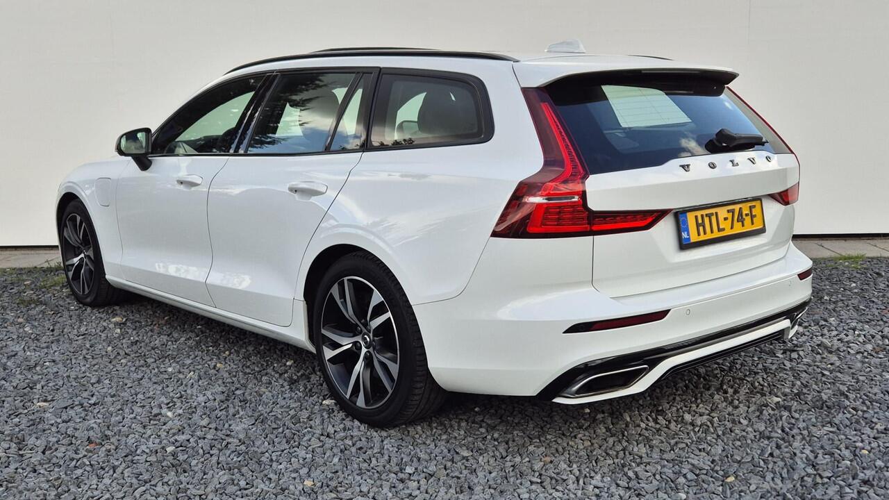 Volvo V60 2.0 T8 Recharge AWD R-Design Zeer Compleet uitgerust - Panorama dak - Trekhaak wegklapbaar - Audio Park Assist - Head Up - Lighting Pack