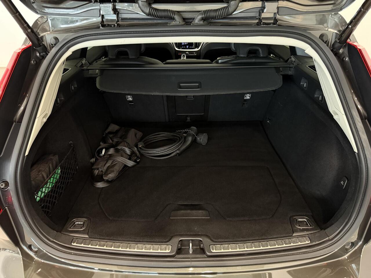 Volvo V60 2.0 T6 Recharge AWD Inscription | Harman/Kardon | Park Assist Pack | Apple Carplay/Android Auto | Elektrisch bedienbaar glazen schuif-/kanteldak