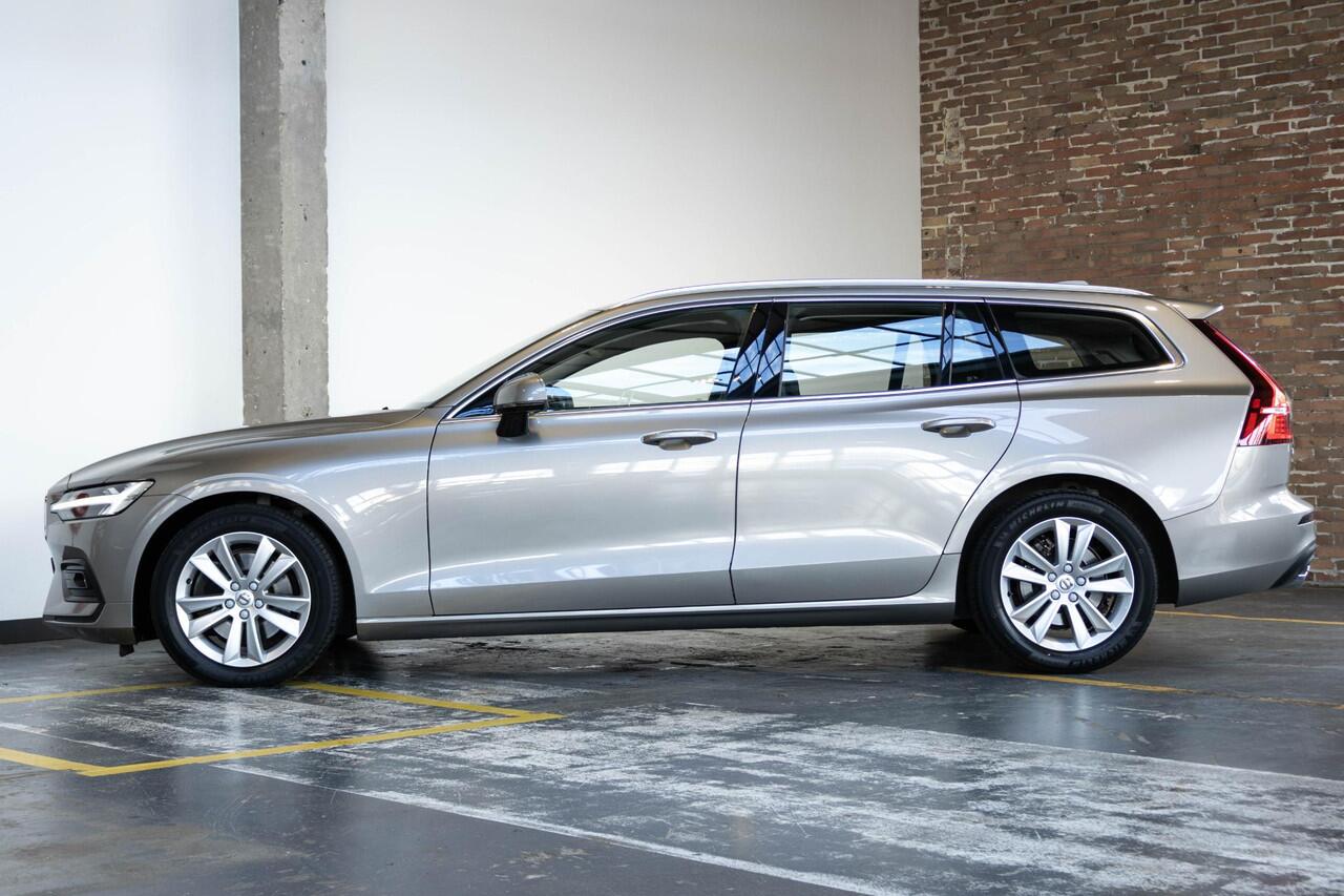Volvo V60 B3 Momentum Advantage |Adaptive Cruise Control | BLIS | Stoelverwarming | Harman Kardon Premium Audio | Parkeercamera | Parkeersensoren voor + achter | Dealeronhouden | Navigatie | Apple Carplay/Android Auto