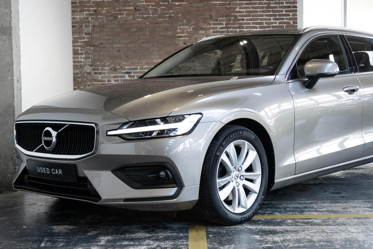 Volvo V60 B3 Momentum Advantage |Adaptive Cruise Control | BLIS | Stoelverwarming | Harman Kardon Premium Audio | Parkeercamera | Parkeersensoren voor + achter | Dealeronhouden | Navigatie | Apple Carplay/Android Auto