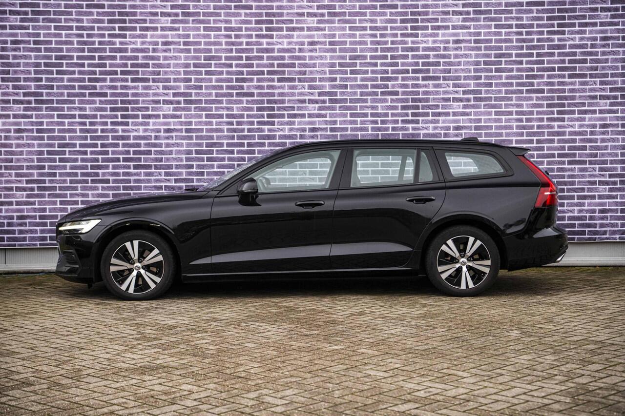 Volvo V60 2.0 B3 Momentum Advantage | Parkeer Camera | 17" Lichtmetalen Velgen | Stoel en Stuurverwarming | Parkeersensoren Voor en Achter |