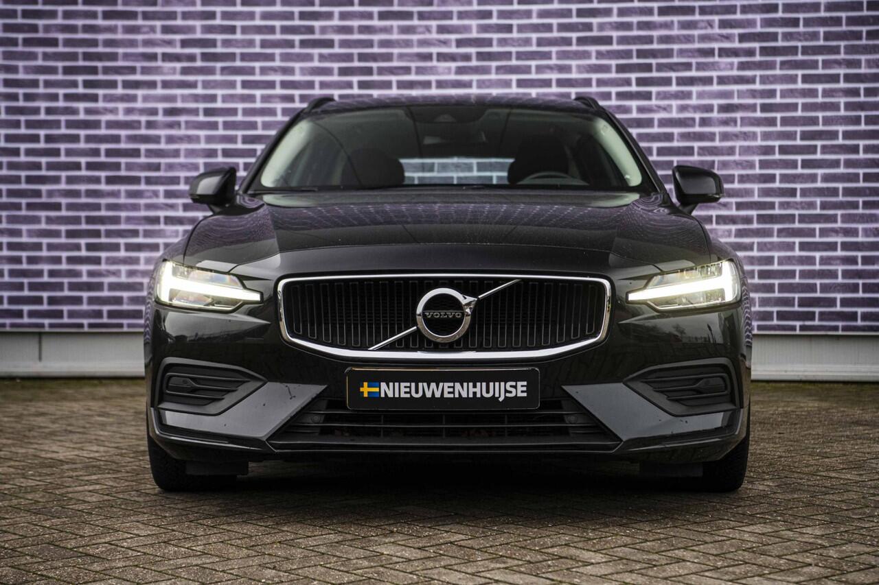 Volvo V60 2.0 B3 Momentum Advantage | Parkeer Camera | 17" Lichtmetalen Velgen | Stoel en Stuurverwarming | Parkeersensoren Voor en Achter |